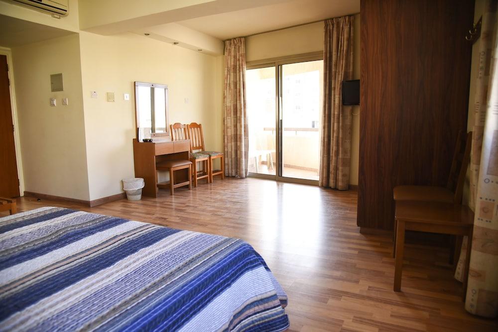 Elysso Hotel ลาร์นาคา ภายนอก รูปภาพ